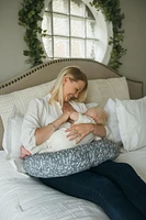 Coussin d'allaitement enveloppe de Dr. Brown's, gris