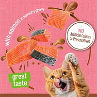 Friskies Riche en Sauce Bouchées avec Saumon en Sauce Savoureuse Nourriture pour Chats 156g