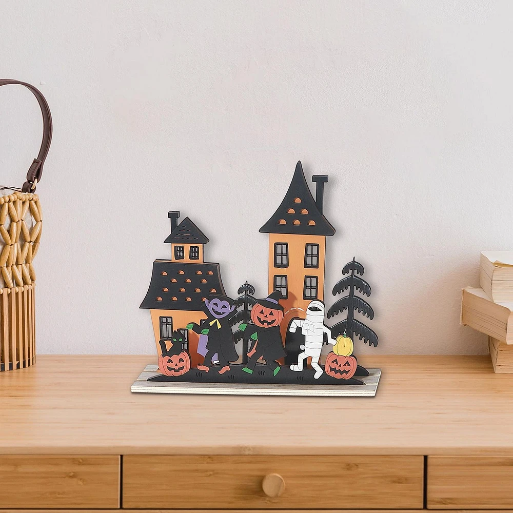 House With Trick Or Treating Decor