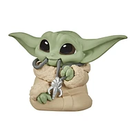 Star Wars The Bounty Collection Series 2 The Child Collectible Toy 2.2-Inch “Baby Yoda” Mandalorian Necklace Pose Figure, Kids Ages 4 and Up