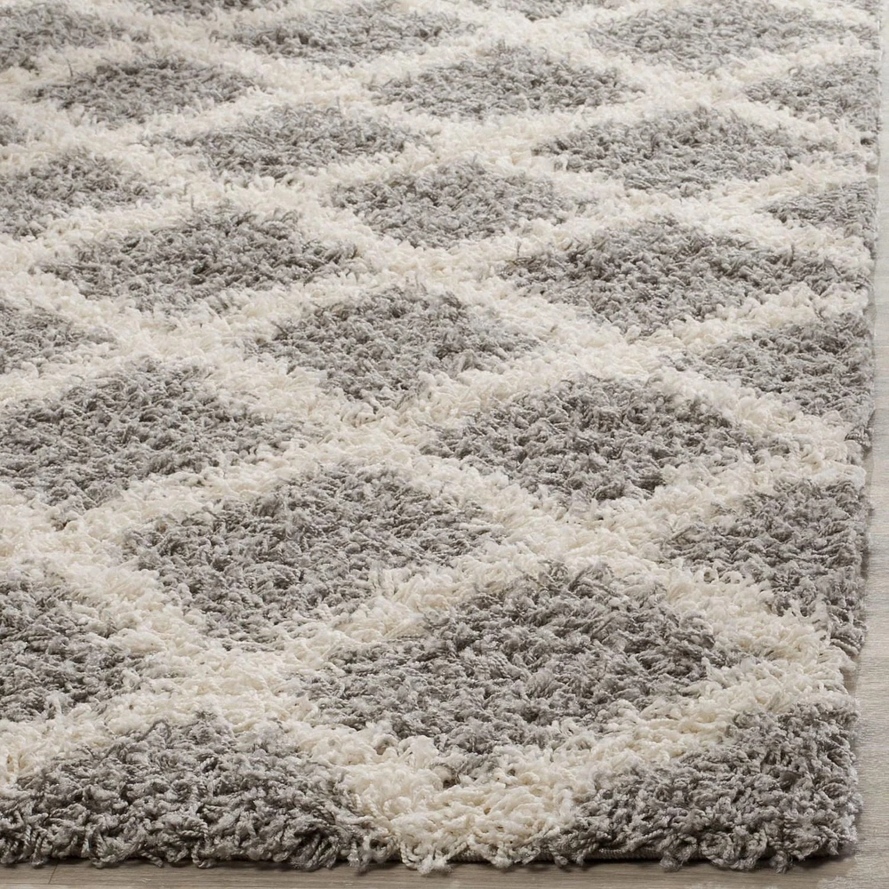 Safavieh Layla Geometric Plush Shag Area Rug