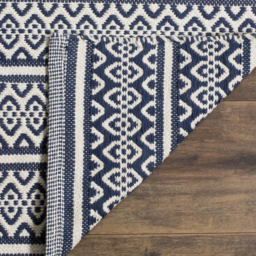 Safavieh Montauk Randall Geometric Stripes Area Rug