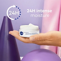 NIVEA Soothing Day Cream SPF 15 24H Moisture for Sensitive Skin