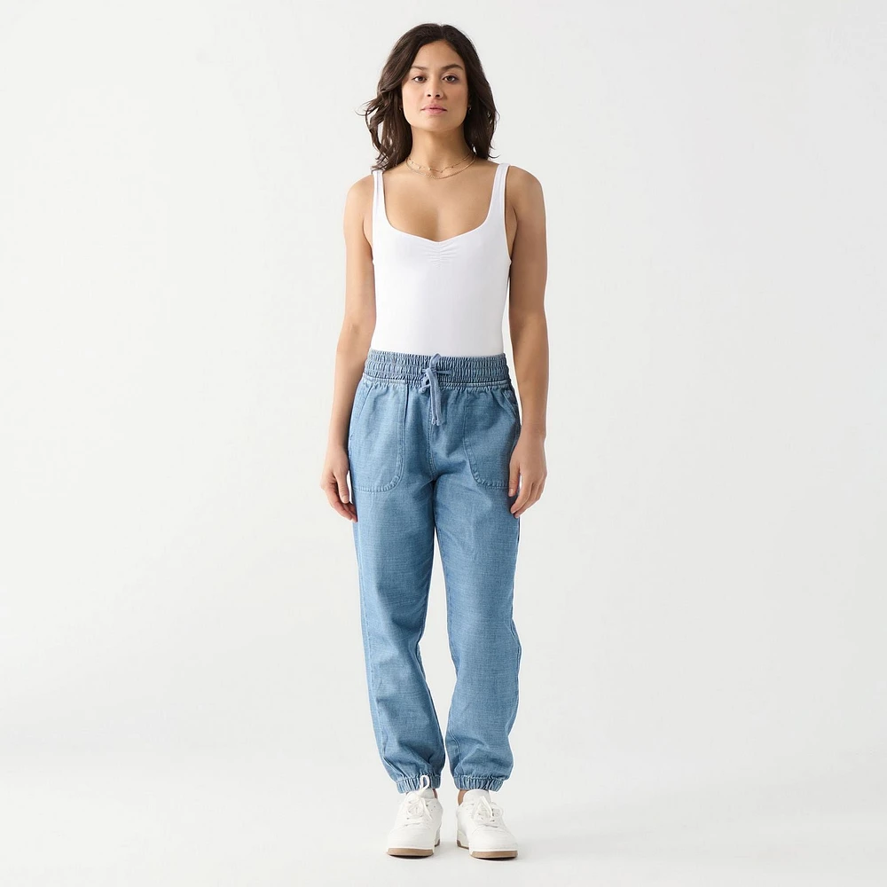 DV Sleeveless, sweetheart neckline fitted bodysuit