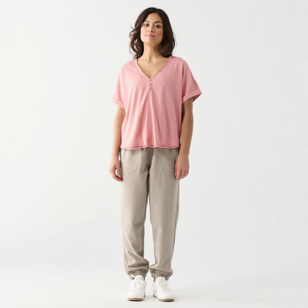 DV Chemise à manches courtes, ample, à poignets roulés et boutonnée sur le devant.