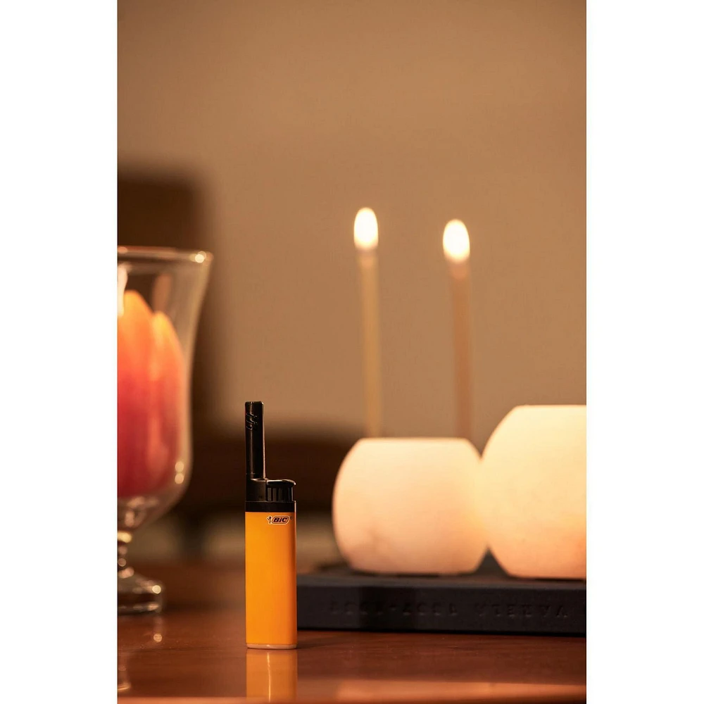Allume-bougie BIC EZ Reach, le briquet ultime à tige plus longue pour allumer des grils (1,45 pouce), couleurs assorties, paquet de 2 briquets (les couleurs peuvent varier) Paquet de 2 briquets EZ Reach