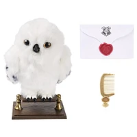 Wizarding World, Enchanting Hedwig Interactive Harry Potter Owl with Over 15 Sounds and Movements and Hogwarts Envelope, Kids Toys for Ages 5 and up