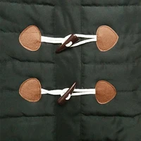 Holiday Time Vêtements pour chiens : Veste à capuche pour l'automne et l'hiver, noir avec fausses boutons, taille XS-XL