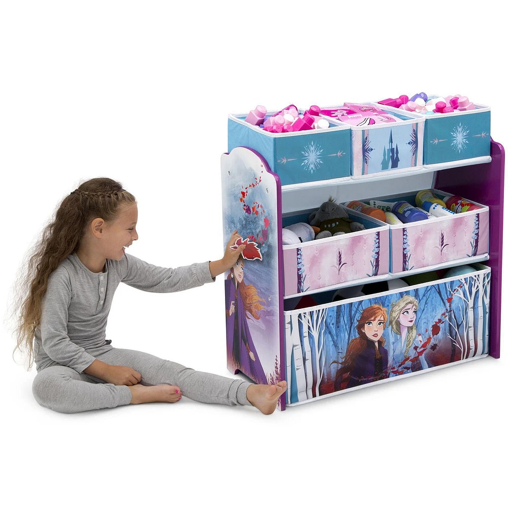 Solution pour salle de jeux de le Reine des Neiges II 4 pièces par Delta Children - L'ensemble comprend une table et 2 chaises et un organisateur de jouets à 6 bacs