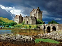 Buffalo Games Majestic Castles Eilean Donan Castle, Scotland 750 Piece Jigsaw Puzzle