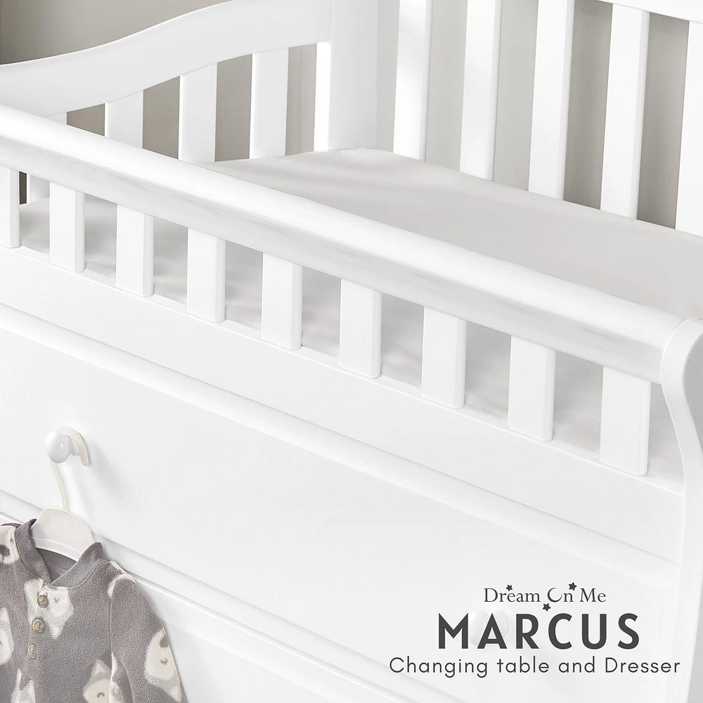 Dream On Me Marcus changing Table and Dresser, 3 spacious drawers