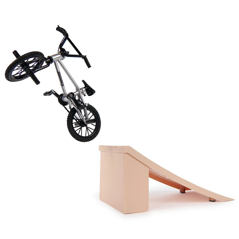 Tech Deck BMX Freestyle Hits, BMX Finger Bike with Wood Kicker Obstacle, Sunday Bikes (White)