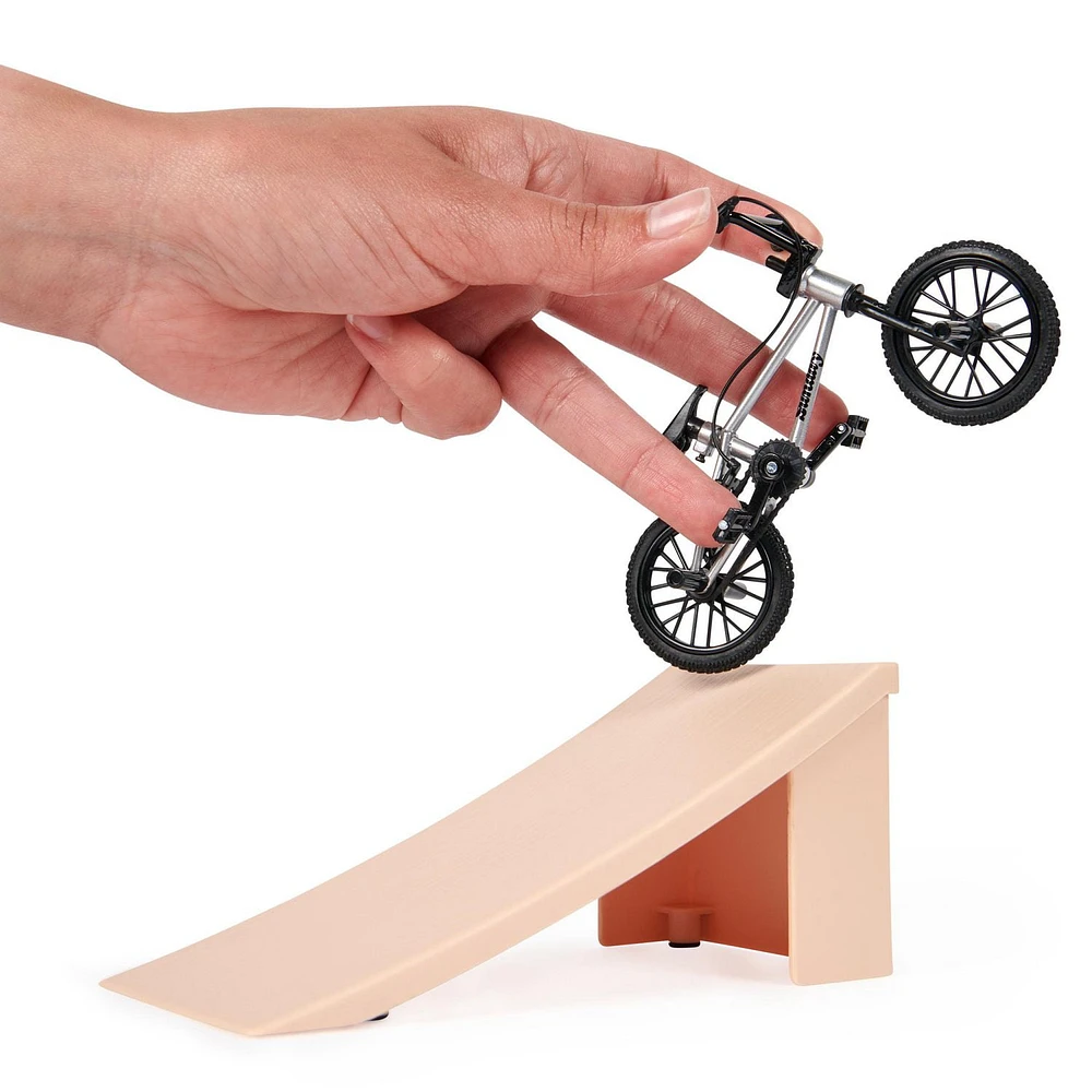 Tech Deck BMX Freestyle Hits, BMX Finger Bike with Wood Kicker Obstacle, Sunday Bikes (White)