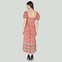 DV Maxi à taille smockée à imprimé floral avec manches courtes et ourlet à volants en gradins