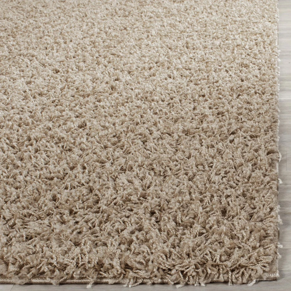 Safavieh Athens Solid Plush Shag Area Rug