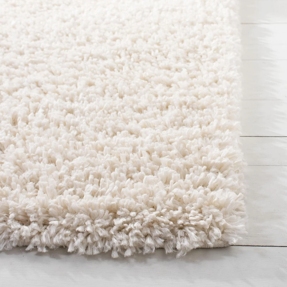 Safavieh August Sophia Solid Plush Shag Area Rug