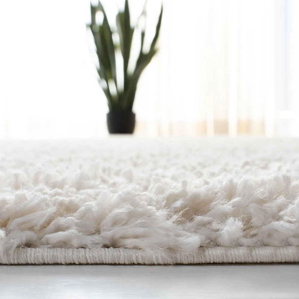 Safavieh August Sophia Solid Plush Shag Area Rug