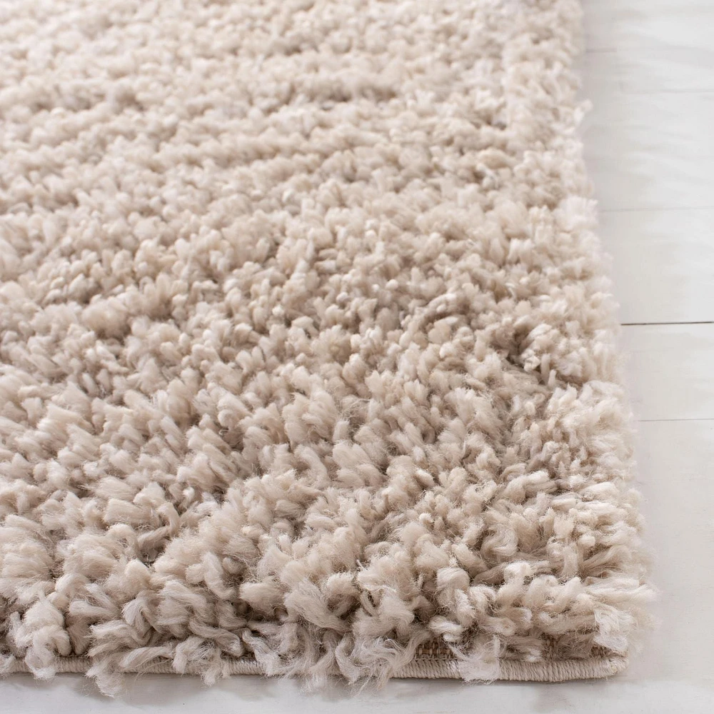 Safavieh August Sophia Solid Plush Shag Area Rug