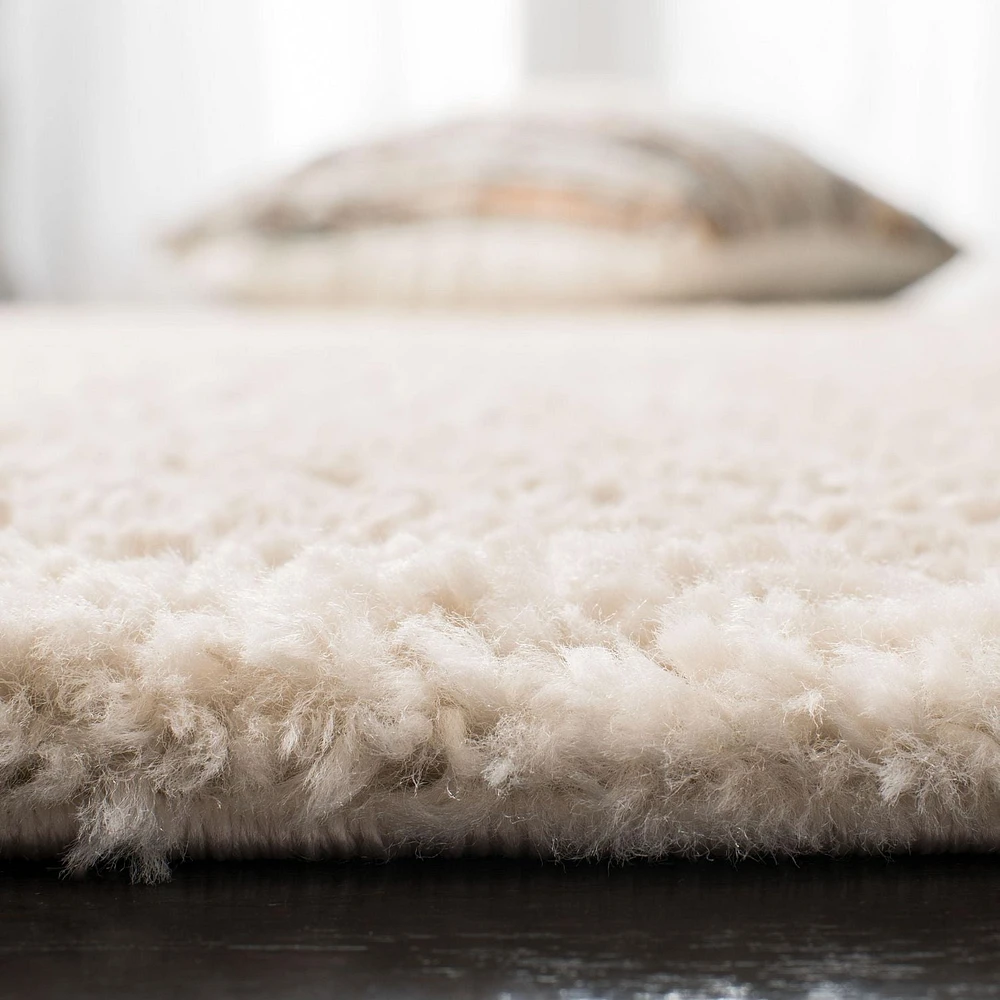 SAFAVIEH August Carlene Solid Plush Shag Area Rug