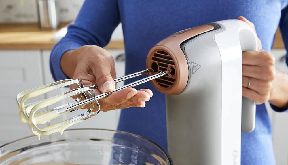 Oster Hand Mixer with HEATSOFT Technology with Storage Case