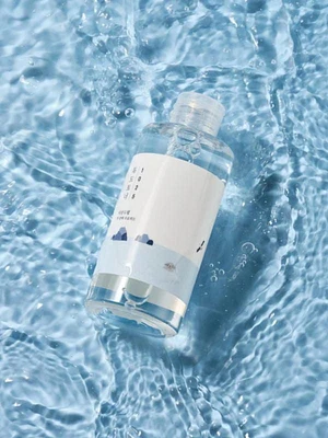 Round Lab 1025 Dokdo Toner, A toner that exfoliates and hydrates your skin.