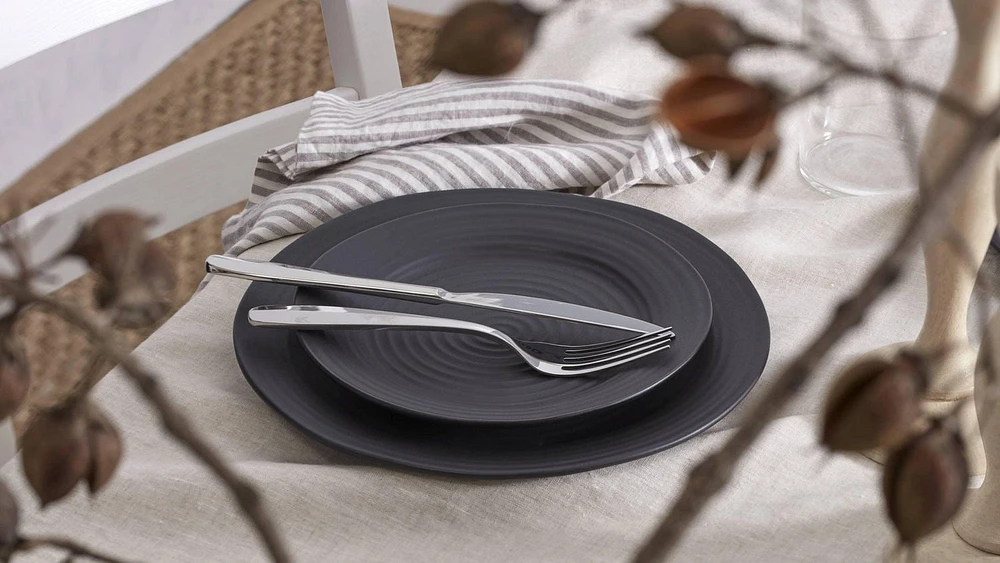 Oneida Ridge Black Dinner Plate, 1-piece