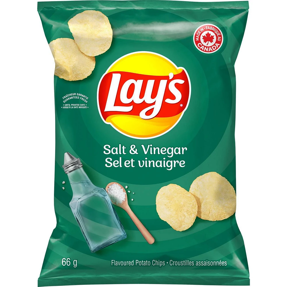 Lay's Salt & Vinegar flavoured potato chips, 66g