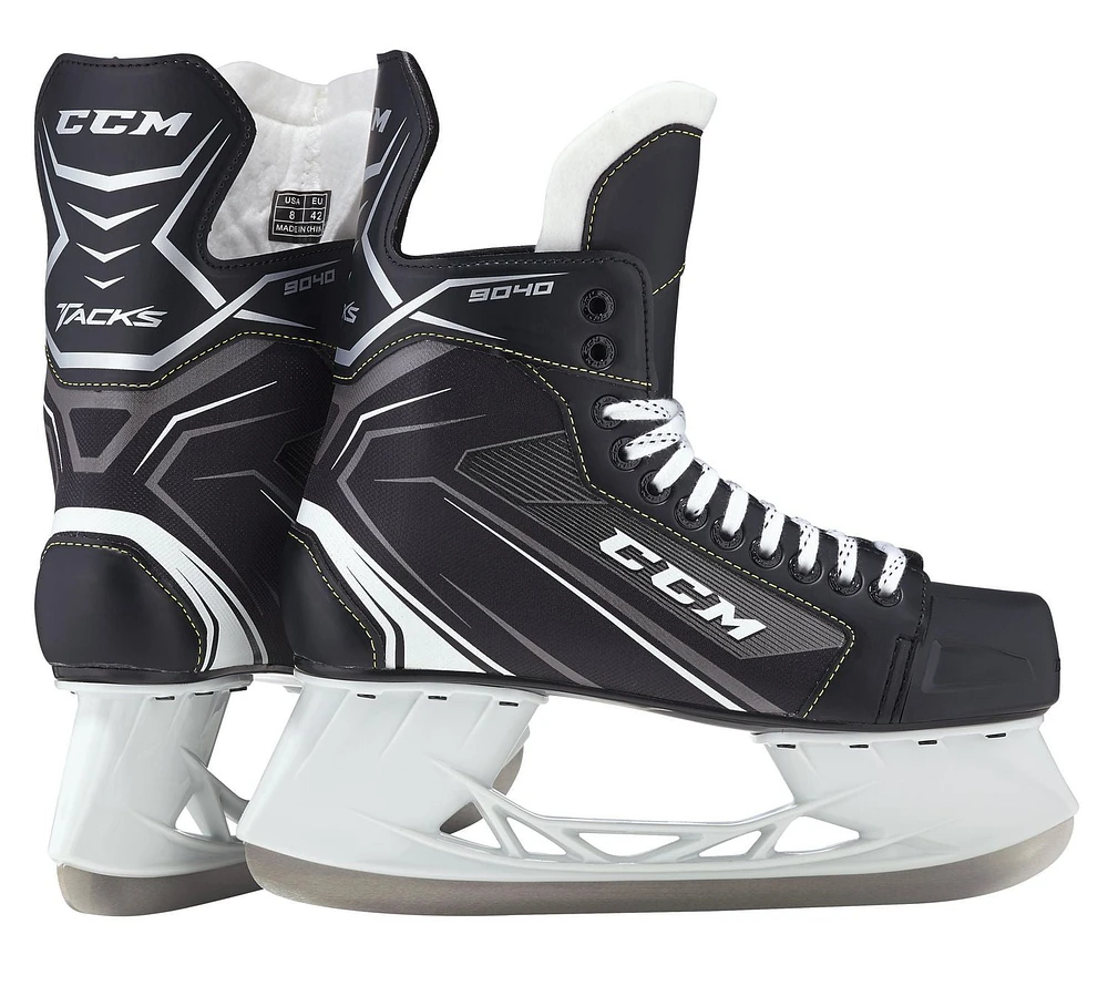 CCM 9040 Skates