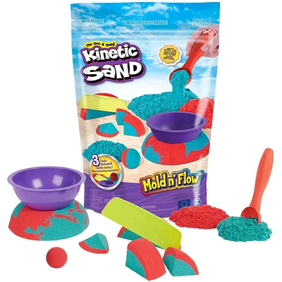 Kinetic Sand Mold n’ Flow, 1.5 Red and Teal Play Sand, 3 Tools Sensory Toys for Kids Ages 3+