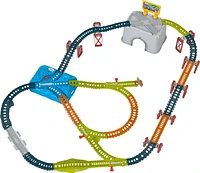 Thomas & Friends Train Tracks Set, Connect & Build Track Bucket, 34-Piece Preschool Toy, Ages 3+