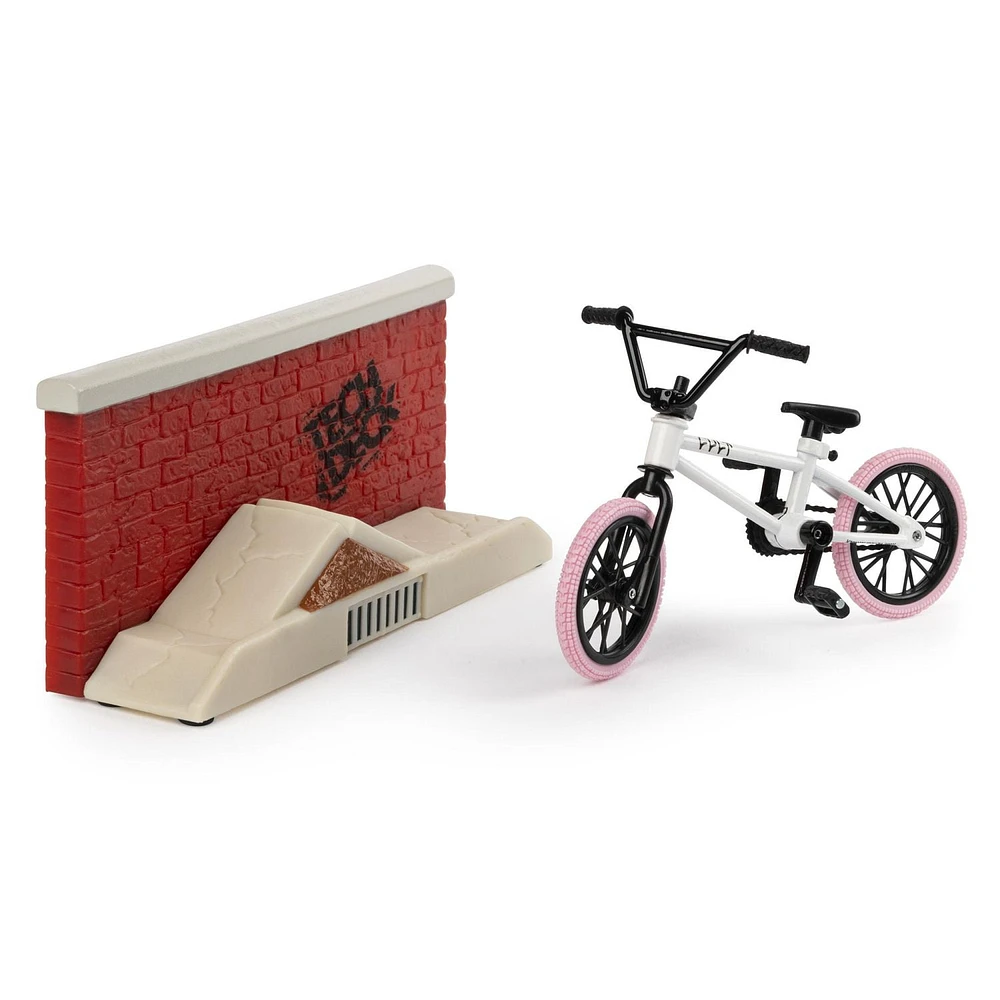 Tech Deck BMX Freestyle Hits, BMX Finger Bike with Freestyle Obstacle, Cult Bikes (White/Pink)