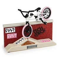 Tech Deck BMX Freestyle Hits, BMX Finger Bike with Freestyle Obstacle, Cult Bikes (White/Pink)