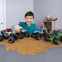 Monster Jam, Official Monster Mutt Dalmatian Monster Truck, Collector Die-Cast Vehicle, 1:24 Scale