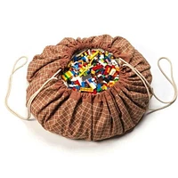 Play & Go - Motif Grille Marron Intemporel - Tapis de Jeu 3-en-1 - Sac de Rangement et Sac à Couches - Fabriqué en Coton Bio - Diamètre 140 cm - Convient aux Nouveau-nés et Tout-petits - Facile à Transporter Partout