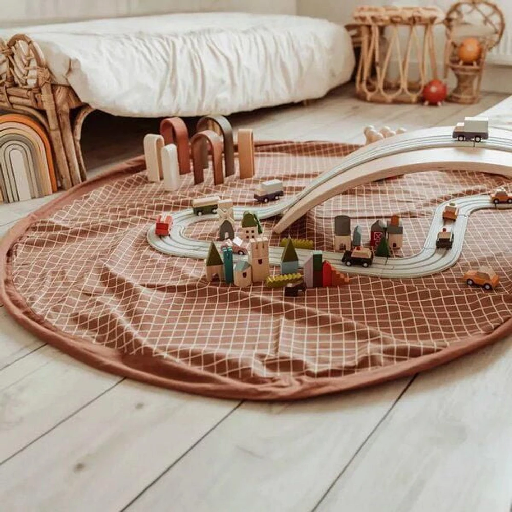 Play & Go - Motif Grille Marron Intemporel - Tapis de Jeu 3-en-1 - Sac de Rangement et Sac à Couches - Fabriqué en Coton Bio - Diamètre 140 cm - Convient aux Nouveau-nés et Tout-petits - Facile à Transporter Partout