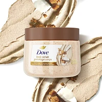 Dove Gommage pour le corps pour une peau soyeuse et lisse, au sucre brun et au beurre de noix de coco exfolie et restaure les nutriments naturels de la peau, 425g 425g