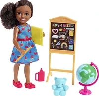 Barbie Chelsea Can Be Playset with Brunette Chelsea Teacher Doll (6 inches), Chalkboard, Pointer, Globe, Mug, File, Teddy Bear Figure, Great Gift for Ages 3 Years Old & Up​​