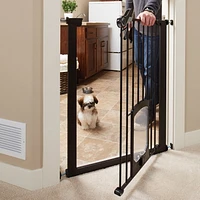 Barrière haute Passage pour animaux avec chatière de North States™ Mypet™ - Bronze mat