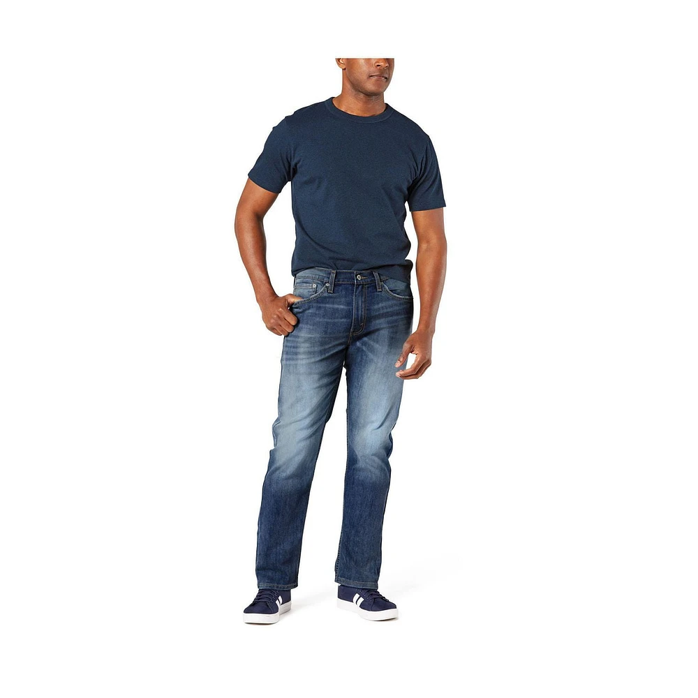 Signature by Levi Strauss & Co.™ Men's Regular Taper Jeans, Available sizes: 29 – 38