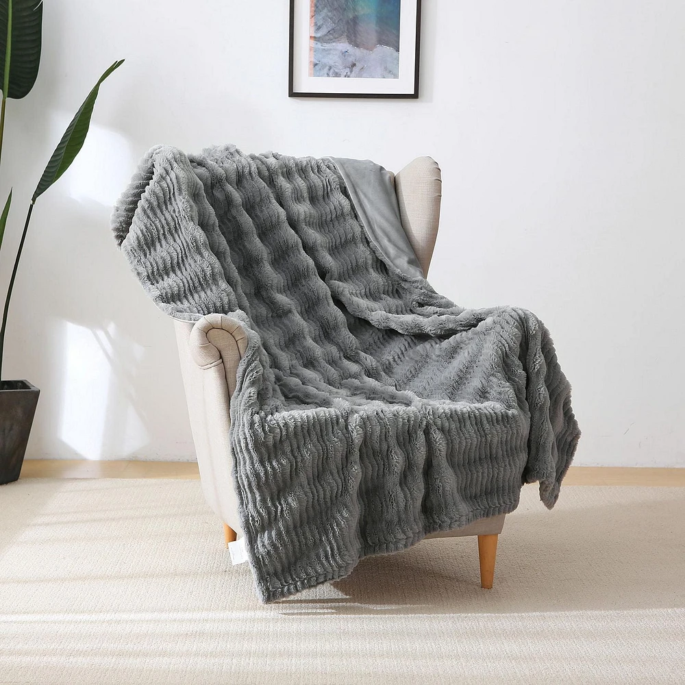 HOMETRENDS Sheared Faux Fur Polyester Throw, 100% polyester