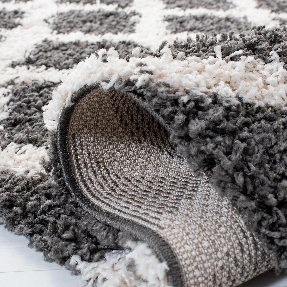 Safavieh Dallas Jerrie Geometric Shag Area Rug