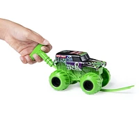 Monster Jam, Official Grave Digger Spin Rippers Monster Truck, 1:43 Scale Ripcord Vehicle