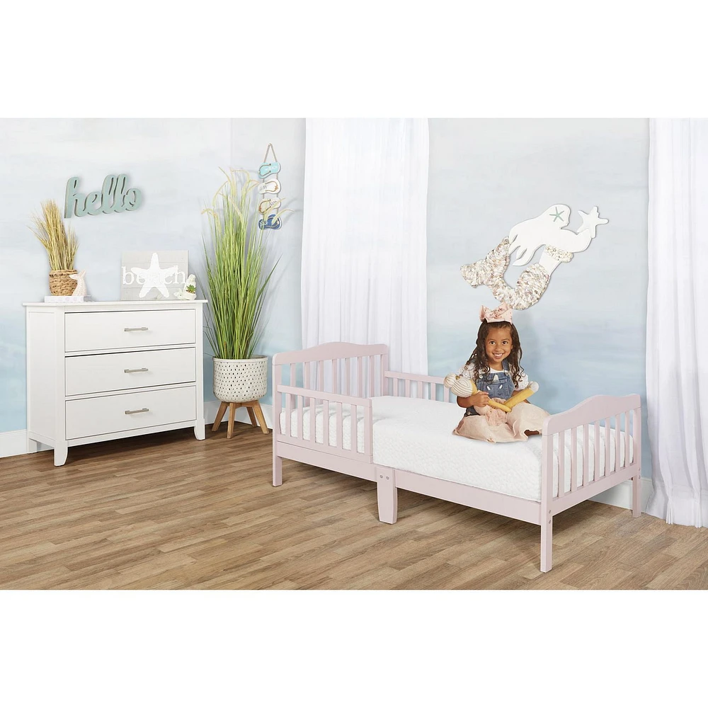 Dream On Me Classic Design Toddler Bed, Model #624