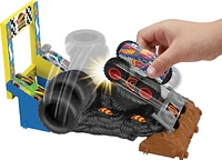 Hot Wheels Monster Trucks Arena Smashers Race Ace Smash Race Challenge Playset with 1 Vehicle