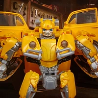 Transformers Studio Series 18 Deluxe Transformers: Bumblebee -- Bumblebee