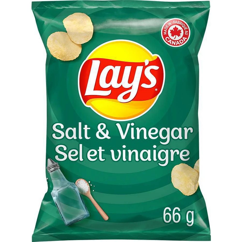 Lay's Salt & Vinegar flavoured potato chips, 66g