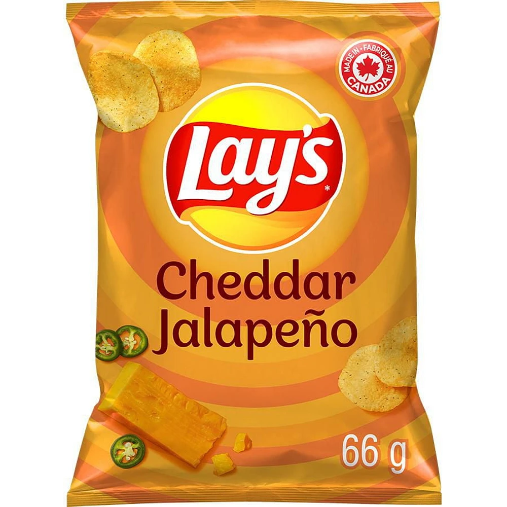 Lay’s Cheddar Jalapeño flavoured potato chips, 66g