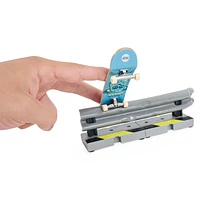 Tech Deck, Flip Skateboards Versus Series, Collectible Fingerboard 2-Pack and Obstacle Set, Kids Toy for Ages 6 and up