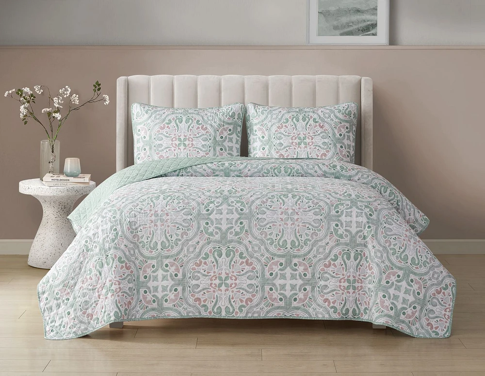 Kristina 3 Piece Reversible Quilt Set