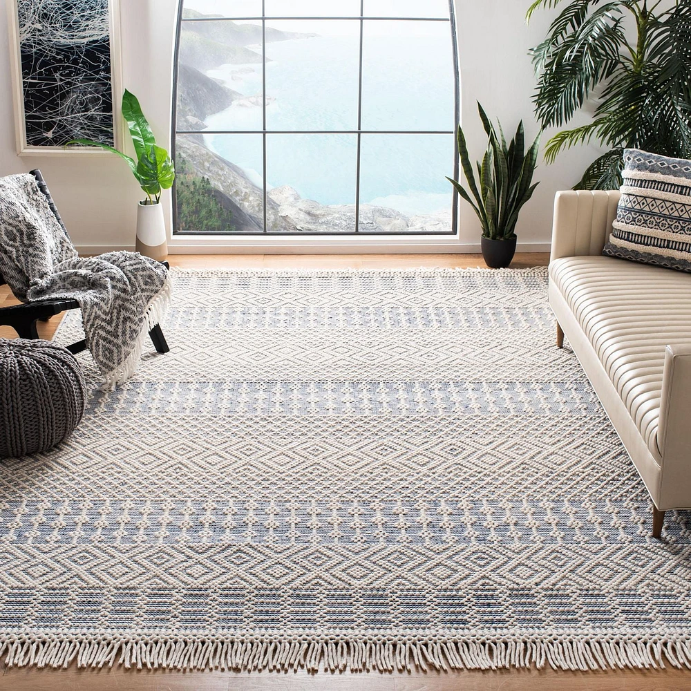 SAFAVIEH Natura Cordelia Southwestern Fringe Wool Area Rug